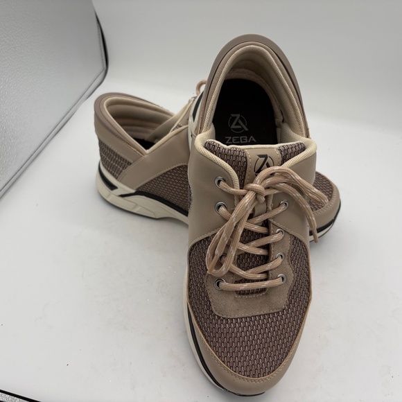 Zeba Mens Size 9 Wide Hands Free Beige Comfort Walking Slip On Shoes - Picture 8 of 12